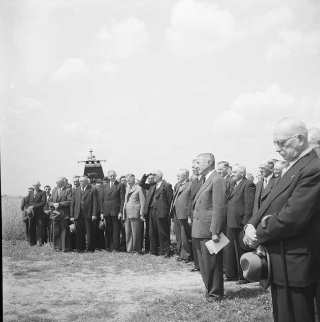Onthulling monument Beerse Overlaat, 1950 (foto: Fotopersbureau Het Zuiden, 1610-000167)