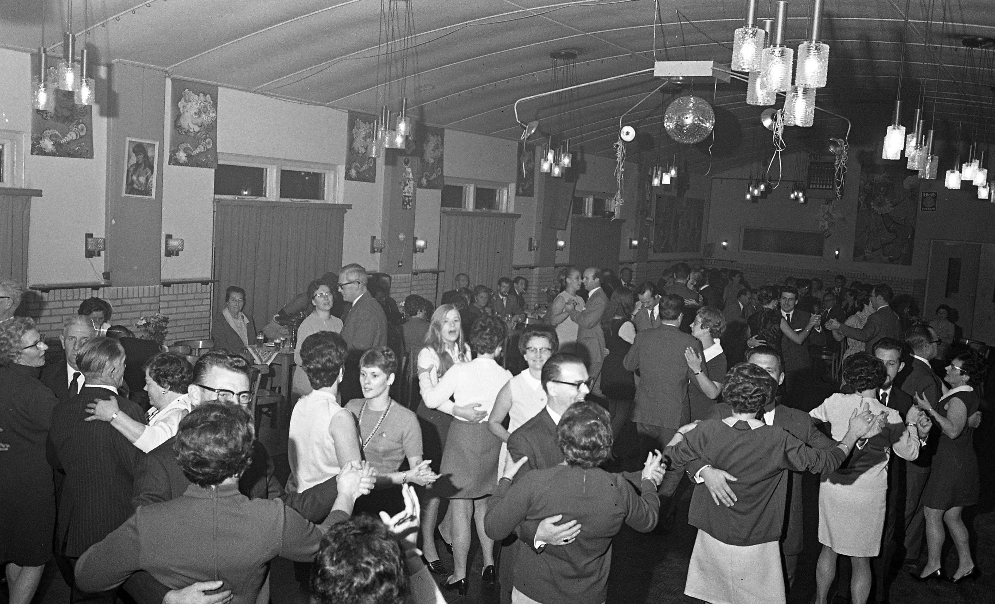 Feestavond van de firma Van Oerle, Boxtel 1969 (foto: Fotopersbureau Het Zuiden, collectie BHIC, nr. 1901-002744) 
