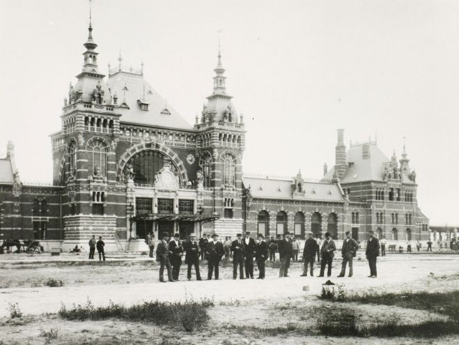 Foto Stadsarchief 's-Hertogenbosch, voormalig station rond eeuwwisseling 1900 