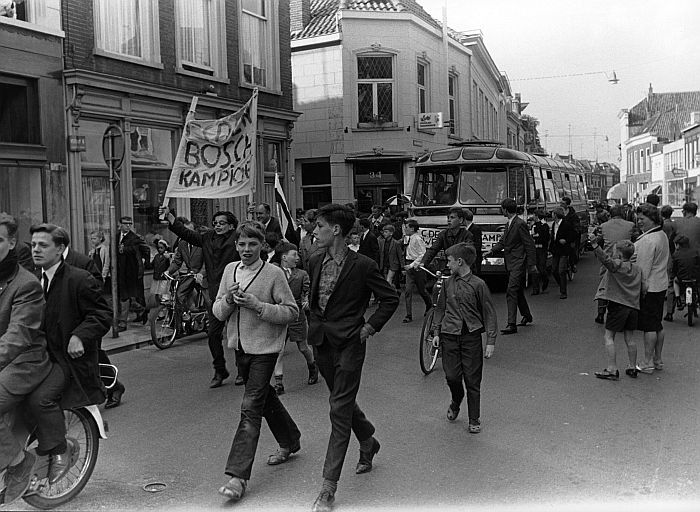 Rondrit door de stad na het kampioenschap, 1966. © Frans Kuit / Brabant-Collectie, Tilburg University. Bron: Stadsarchief 's-Hertogenbosch, nr. 0071524