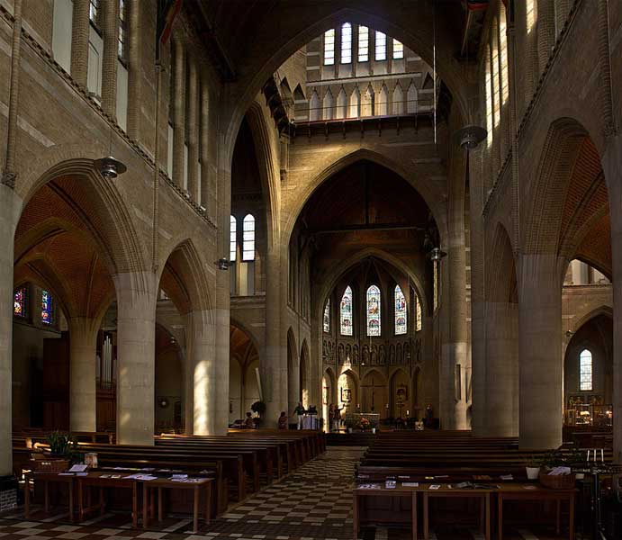 Interieur van de Laurentiuskerk, 2016 (foto: Johan Bakker. Bron: Wikimedia Commons. CC BY-SA 4.0)