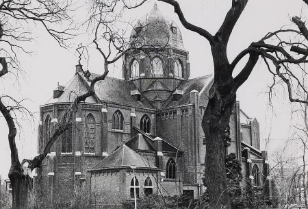 Kerk te Hoogeloon, gebouwd in 1924 (Collectie PNB, 1990)