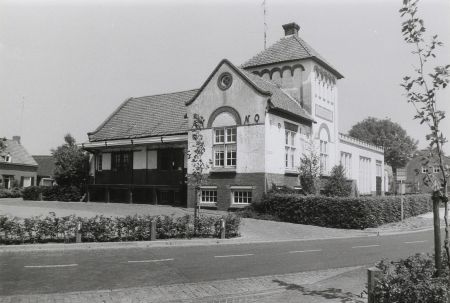 Zuivelfabriek te Hoogeloon, gebouwd in 1916 (Collectie PNB, 1990)