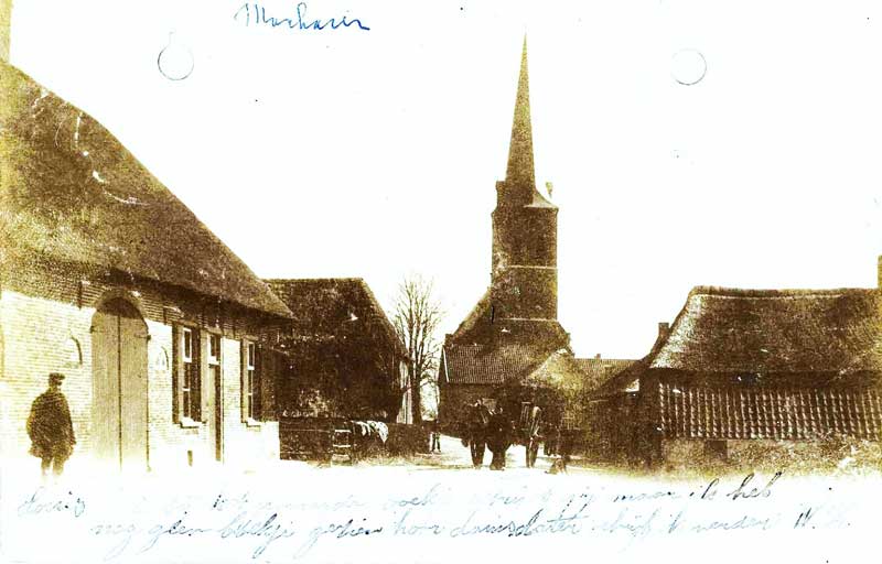 Dorpsgezicht Macharen met kerk en rechts de bakkerij van Renier de Bie