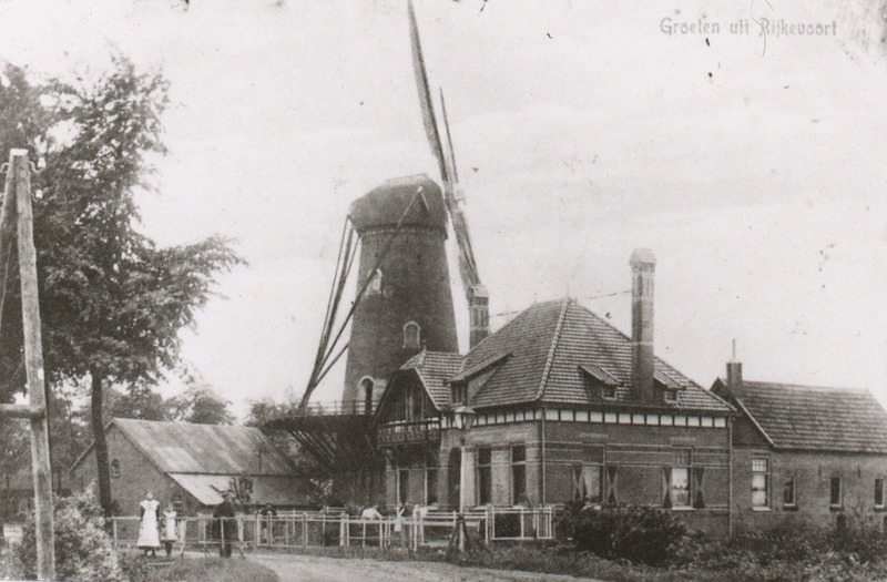 Rijkevoort, Molen met Molenaarshuis, 1915 (herkomst foto: Jan Waarma, RIJ0015)