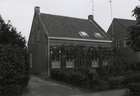 School te Knegsel, gebouwd in ca. 1900 (Collectie PNB, 1990)