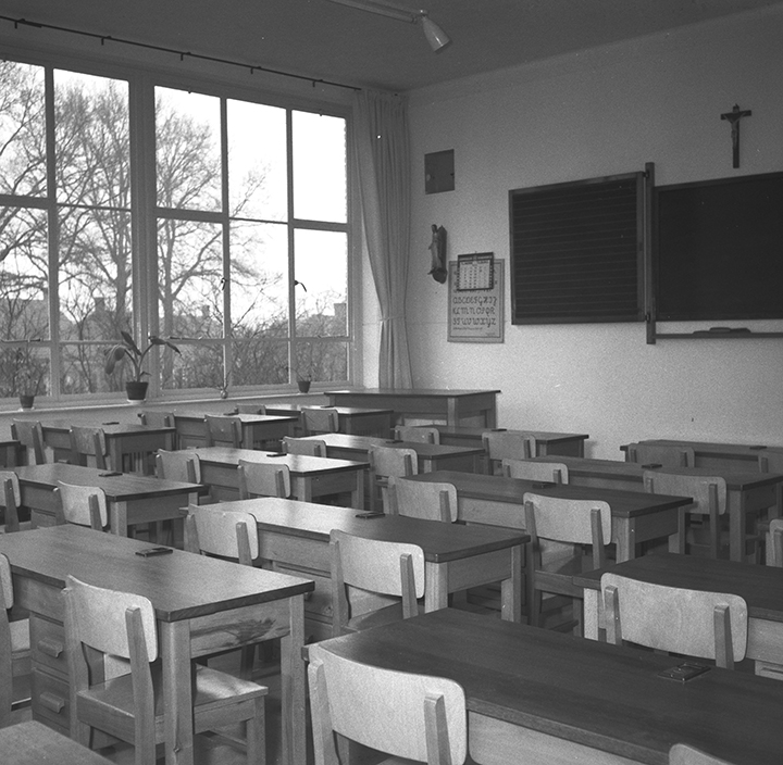 Meisjesschool, Gemonde 1955 (foto: Fotopersbureau Het Zuiden, collectie BHIC 1633-003790) 