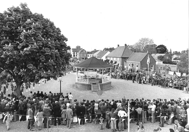 Het dorpsfeest, Lith 22 mei 1977 (foto: Paul van der Werff / collectie Stadsarchief Oss, foto-nr BHIC: 1685-052241)