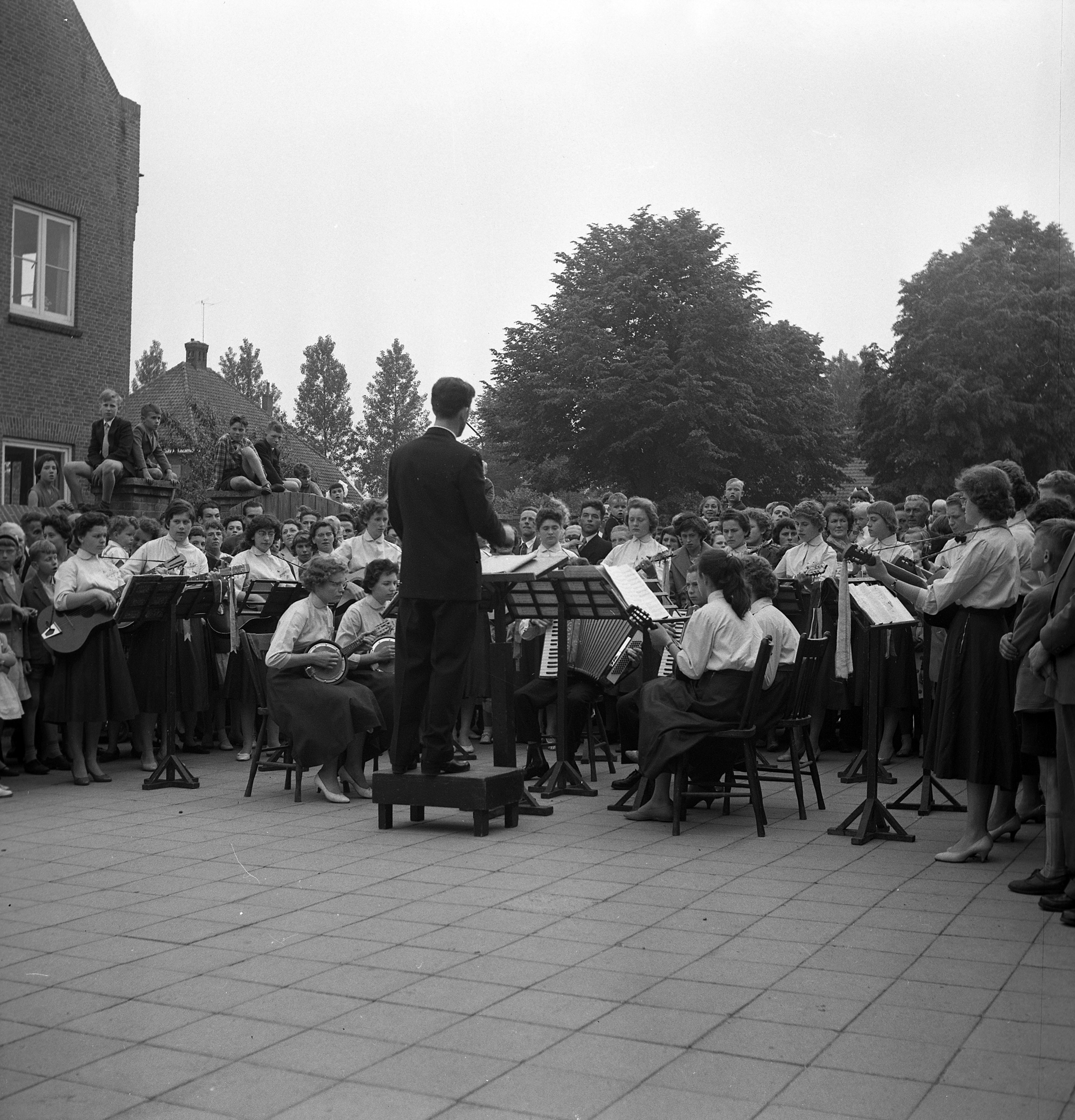 60-jarig priesterfeest pastoor Kluytmans, Liempde 1959 (foto: Fotopersbureau Het Zuiden, collectie BHIC: 1902-001157) 