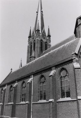 St. Leonarduskerk te Donk, gebouwd in 1898 (Collectie PNB, 1989)