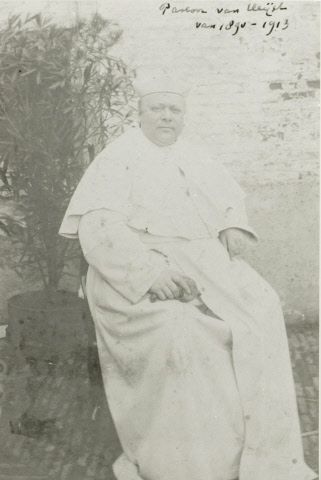 Pastoor Van Heijst, 1890-1913, foto gemaakt in 1910 (Collectie Gemeente ’s-Hertogenbosch, afdeling Erfgoed)