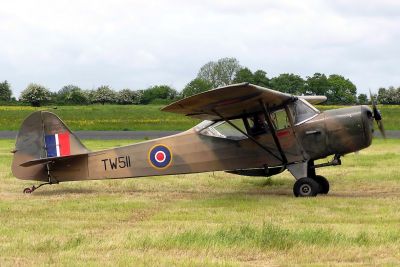 Een Auster verkenningsvliegtuig, naoorlogs model (foto: Adrian Pingstone, 2006. Bron: Wikimedia Commons)