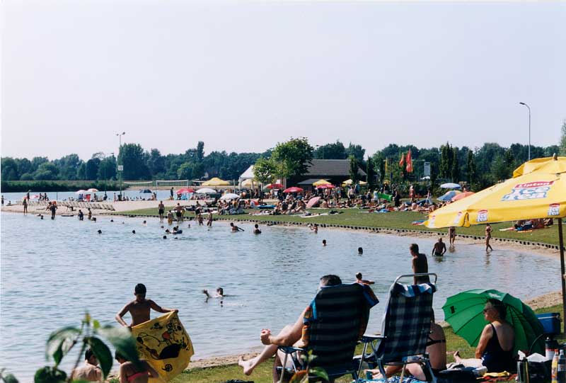 Openluchtzwembad De Langspier, 2002 (foto: Piet Rood. Bron: Heemkunde Boxtel, fotonr. hkb25627)