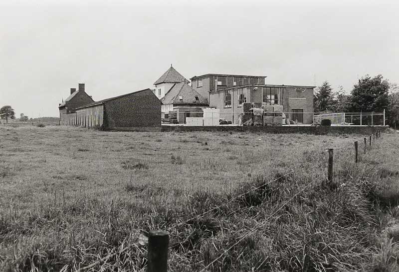 Achterzijde van de fabriek (foto: Wies van Leeuwen / Provincie Noord-Brabant, 1981; coll. BHIC)