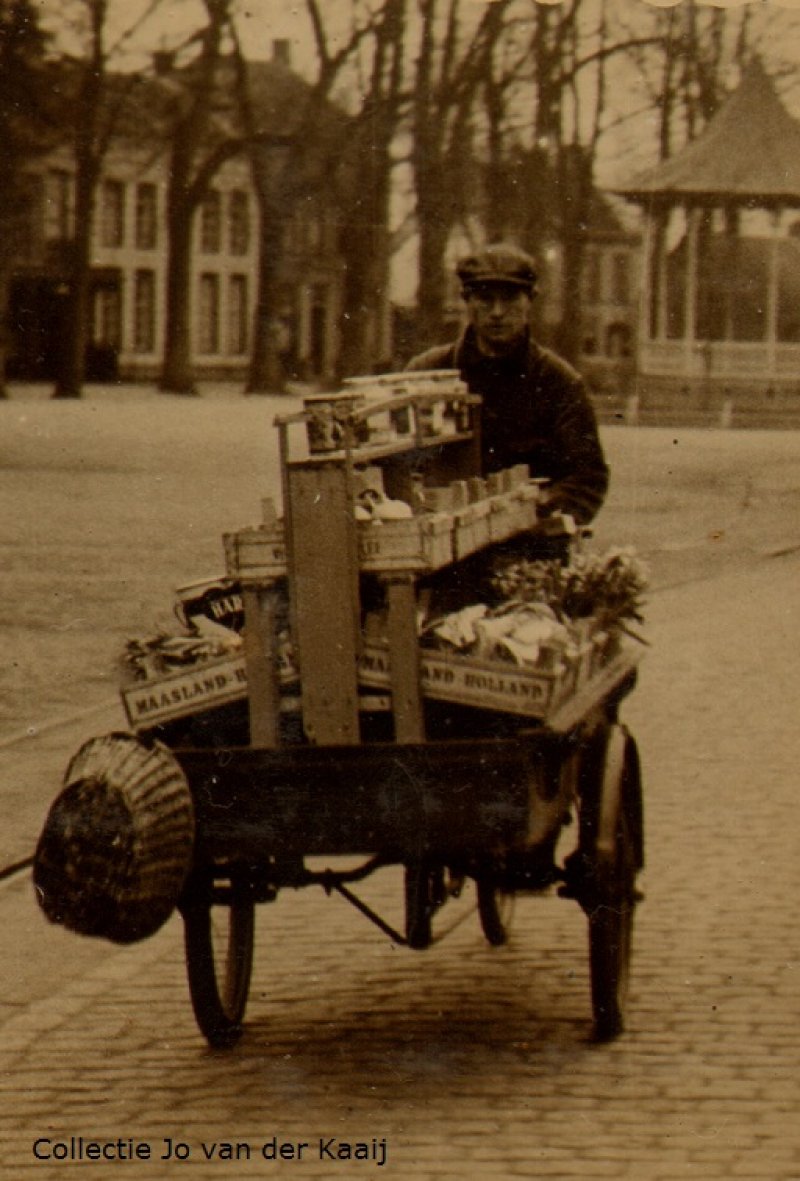 Gerard van Zon met de groetenkar 1938