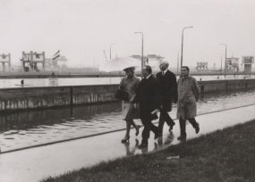 Opening van de stuw en sluizen in 1968 in Sambeek