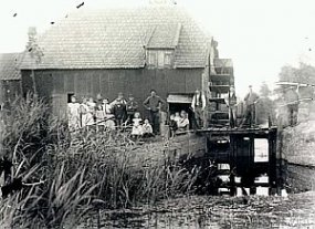 Westerhoven, molen en waterrad, c. 1910. Foto: RHCe 0007555