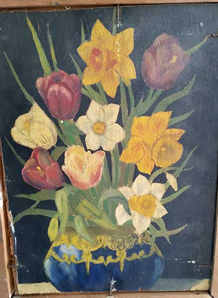 Een vaas met bloemen, geschilderd op de achterkan van een reproductie