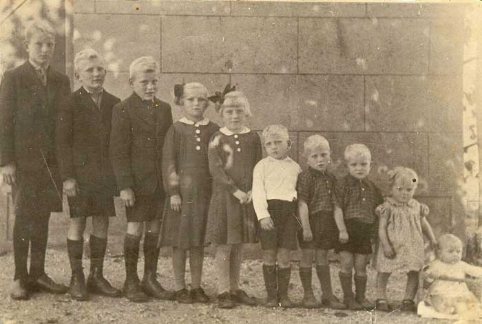 De kinderen van de familie Smits uit Gassel; in totaal kwamen er vijftien kinderen (foto: collectie C. Smits)