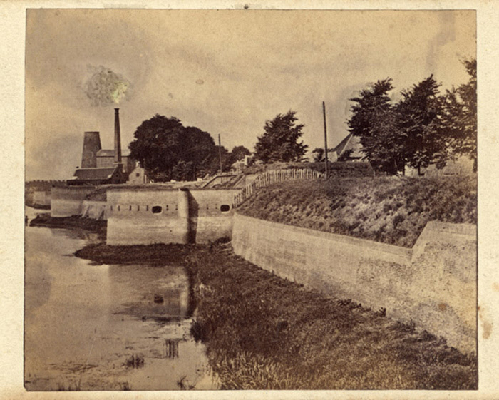 Groote Hekel en Bastion Oranje met het molencomplex van Bax, 1868 (foto: Pieter Oosterhuis. Erfgoed 's-Hertogenbosch, fotonummer 0000798. CC0)