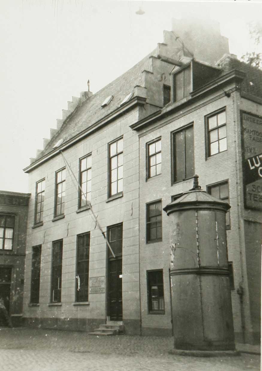 De drukkerij van Lutkie & Cranenburg in het Refugiehuis, c. 1924 (bron: Erfgoed 's-Hertogenbosch fotonr. 55950. Publiek domein)