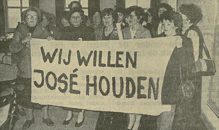 Protesterende vrouwen uit Den Bosch-Oost in het stadhuis