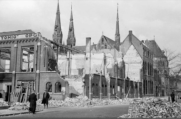 Foto Stadsarchief 's-Hertogenbosch: verwoeste Antoniofabriek