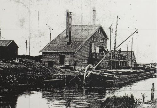 Prentbriefkaart van de voormalige turfstrooiselfabriek van de Maatschappij " Griendtsveen " in de Astense Peel. (Uitgever: Foka, bron: Regionaal Historisch Centrum Eindhoven)