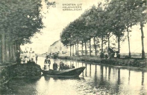 Helenaveen kanaal, met op de achtergrond de fabriek, ca. 1915 (collectie Heemkundekring H.N. Ouwerling Deurne)