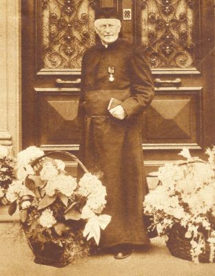 Pastoor Roes tijdens zijn 50-jarig priesterfeest, 1939 (collectie Heemkundekring H.N. Ouwerling Deurne)