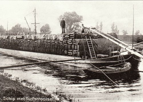 Schip met turfstrooisel (Foto: collectie Heemkundekring H.N. Ouwerling Deurne)