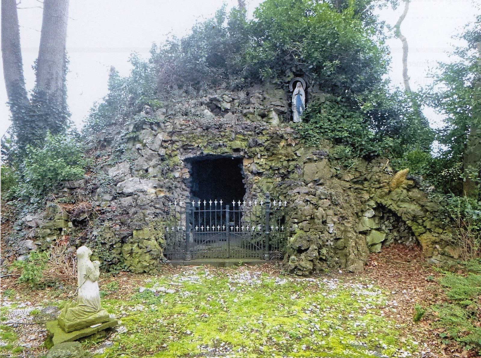 De Lourdesgrot voor de restauratie (foto: Monumentenwacht, 2019. Bron: Heemkundekring De Heerlyckheit Dongen)