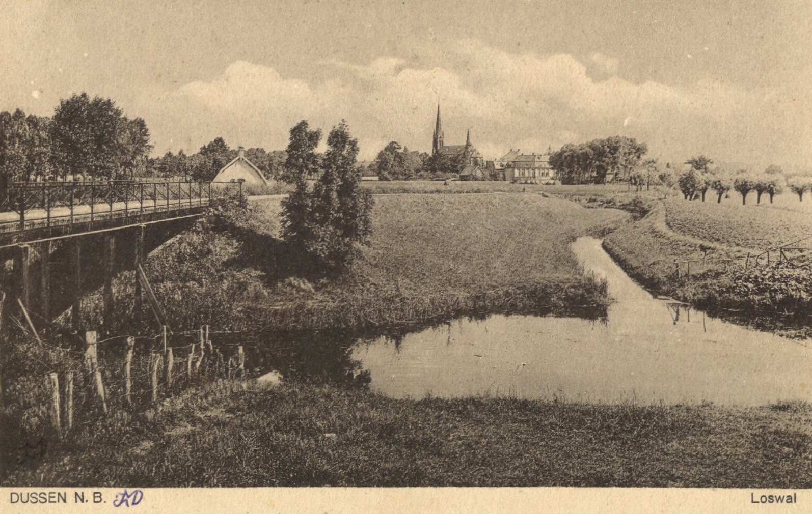 Dussen,  De Loswal met de brug over het Noorder Afwateringskanaal (Kanaaltje), ca. 1930