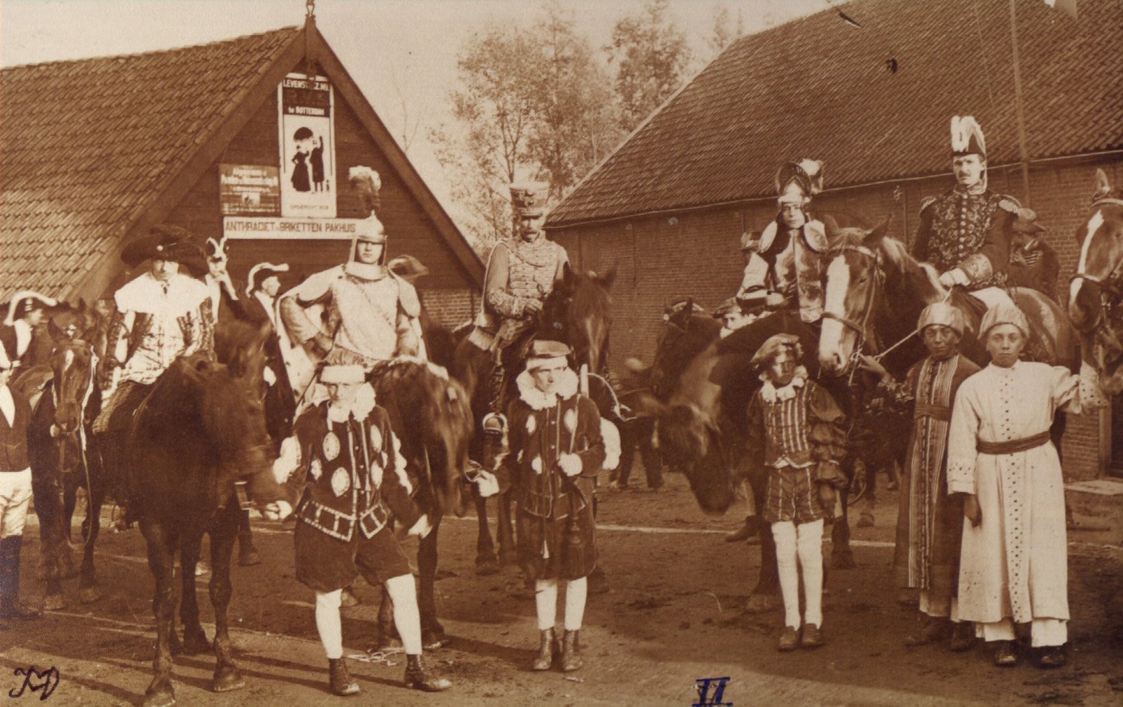 Dussen, Foto gemaakt aan de Sluis ter gelegenheid van ambtsjubileum van burgemeester Snijders in 1921