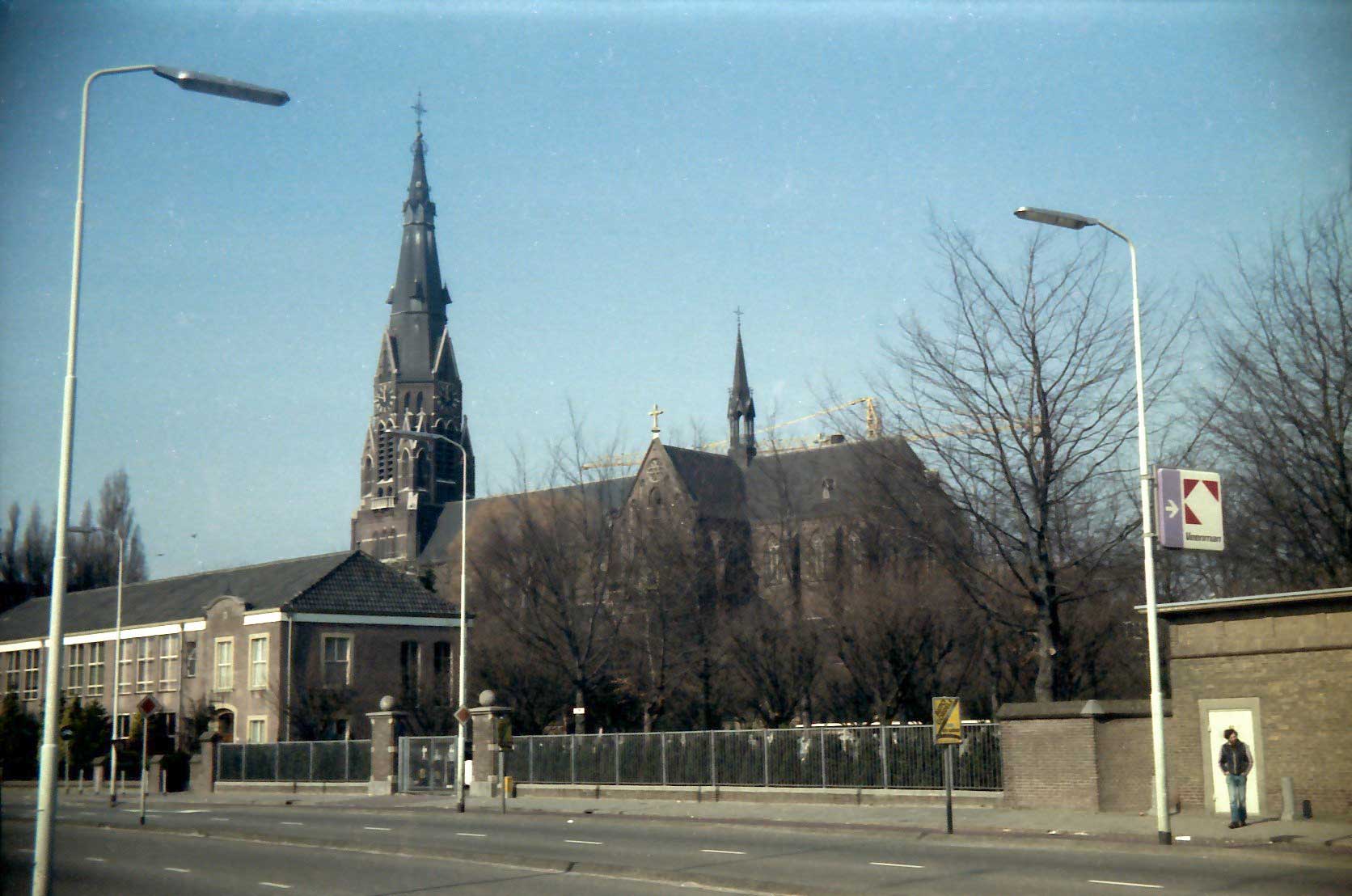 De Petruskerk in 1982 (foto: © Job van Nes. Bron: Reliwiki)