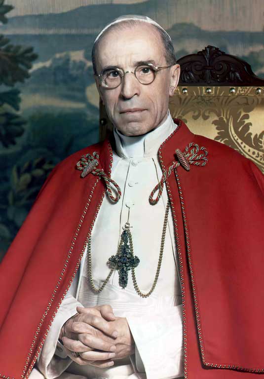 Paus Pius XII (foto: Michael Pitcairn, 1951. Bron: Wikipedia. Publiek domein)