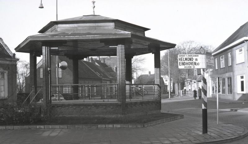 burgemeester Verheijen liet in 1938 de kiosk op het harmonieplein bouwen. 