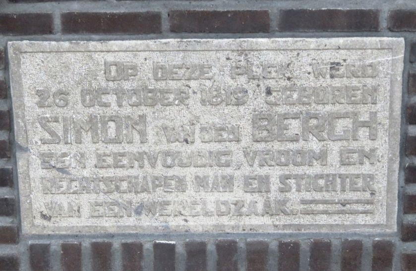 De gedenksteen voor Simon van den Bergh - detail