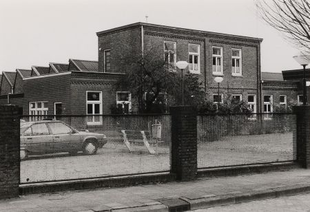 Textielfabriek aan de Ruyschenberghstraat. Gebouwd ca. 1915. (Collectie Provincie Noord Brabant, 1990)