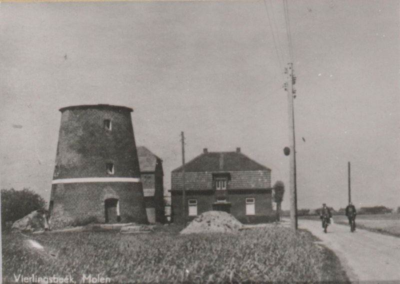 De Groeningse grondzeiler aan de Molenweg rond 1950