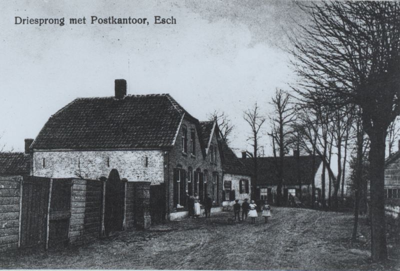 Esch, Driesprong met postkantoor ansichtkaart