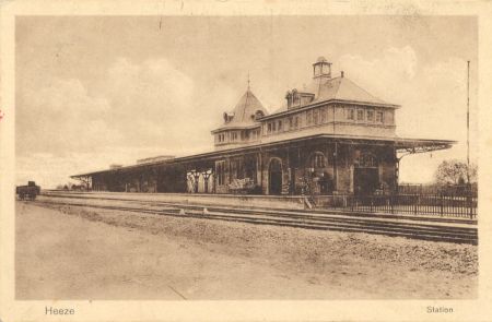 Het station, 1915 (fotograaf: J.H. Schaefer, uitgever: G. Paal- van Kessel, bron: RHCe)