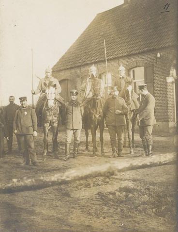 Huijbergen, Eerste Wereldoorlog. Duitse militairen aan de grens bij Huijbergen, waarvan enige te paard, 1916 (WBA, Foto Archief Bergen op Zoom, BOZ001014132)