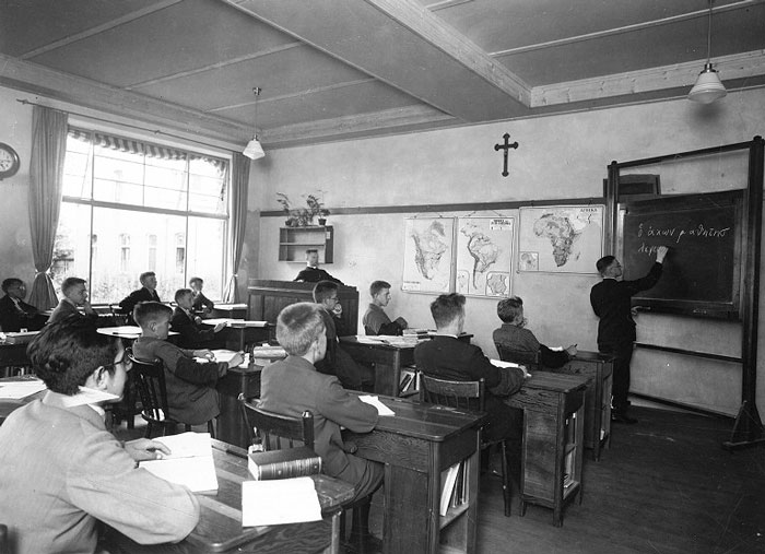 Griekse les, ca. 1934 (Foto Henning, Breda, collectie Erfgoedcentrum Nederlands Kloosterleven 208162)