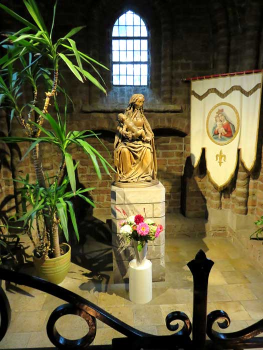 Madonnabeeld in de kerk (foto: BHIC / F. v.d. Pol, 2014)