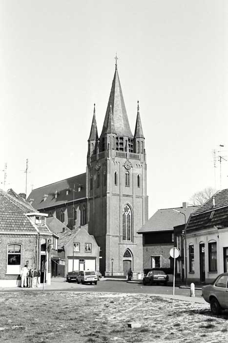 De Willibrorduskerk in Zeelst (foto: © Job van Nes, 1984. Bron: Reliwiki)