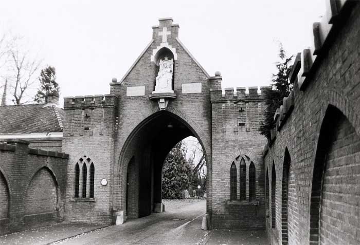 Poort van abdij O.L.V. van Koningsoord (BHIC, collectie Provincie Noord-Brabant)