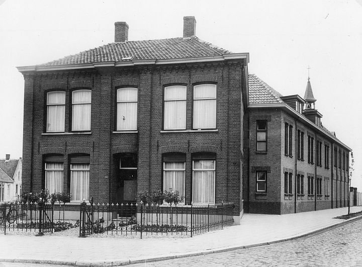 Goirle, Bonifatiusklooster, c. 1950. Foto: Collectie E. Steenbergen