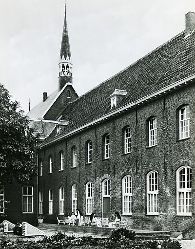 Binneplaats klooster Soeterbeek, BHIC RVS-001117