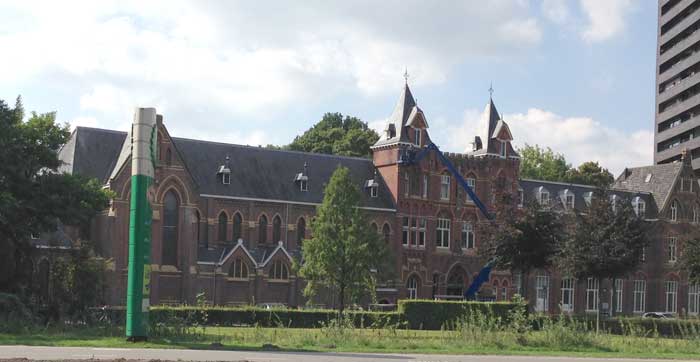 Klooster en Retraitehuis Cenakel in Tilburg | Wierook, wijwater ...